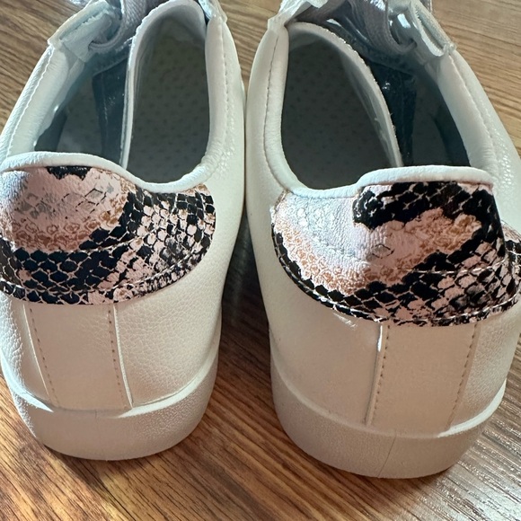 NWOT Simply Southern Star Sneakers - Picture 9 of 13